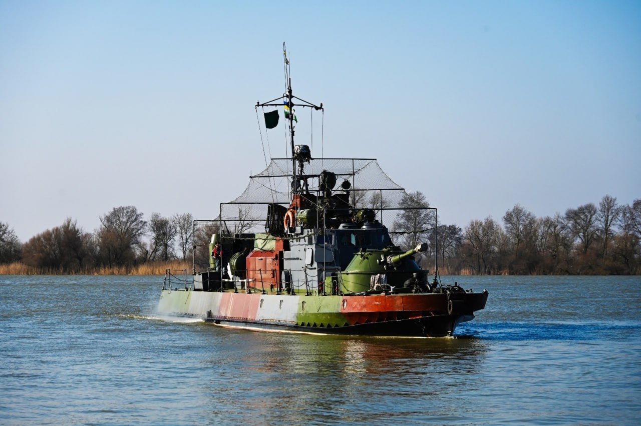 "Омангаленный" старый артиллерийский катер проекта 1204 Государственной пограничной службы Украины на Дунае