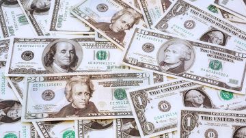 У Украины заканчиваются деньги на ведение боевых действий, средств хватит лишь до июня, пишет Bloomberg