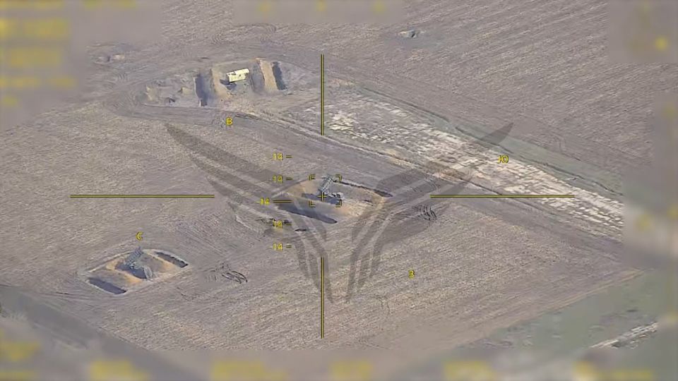 Удары "Ланцетов" (?) с новым интерфейсом центра "Рубикон" по пусковым установкам M902 и РЛС AN/MPQ-53 из состава ЗРК MIM-104 Patriot (или их макетам) в районе села Васильковское Запорожской области Удары "Ланцетов" (?) с новым интерфейсом центра "Рубикон" по пусковым установкам M902 и РЛС AN/MPQ-53 из состава ЗРК MIM-104 Patriot (или их макетам) в районе села Васильковское Запорожской области