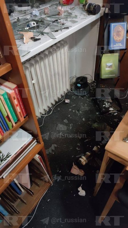 «Русский дом» в Праге забросали бутылками с зажигательной смесью «Русский дом» в Праге забросали бутылками с зажигательной смесью