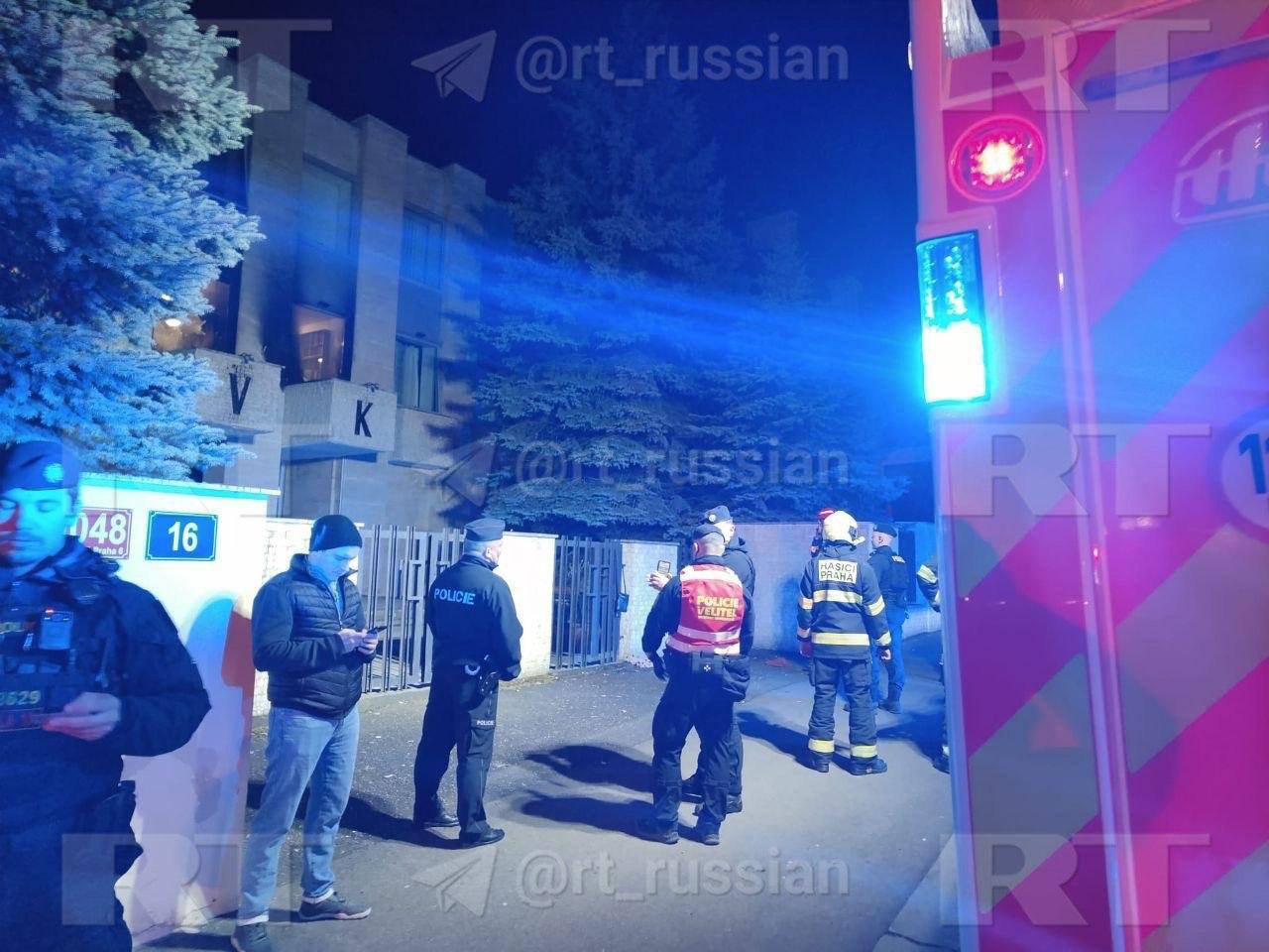 «Русский дом» в Праге забросали бутылками с зажигательной смесью «Русский дом» в Праге забросали бутылками с зажигательной смесью