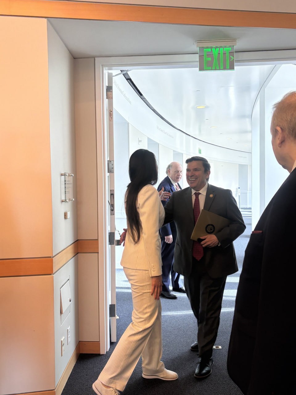 Делегация депутатов Госдумы закончила работу в Вашингтоне и вылетает в Россию Делегация депутатов Госдумы закончила работу в Вашингтоне и вылетает в Россию