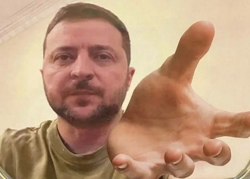 Зеленский потребовал, чтобы гарантии безопасности киевскому режиму включали передачу ядерного оружия