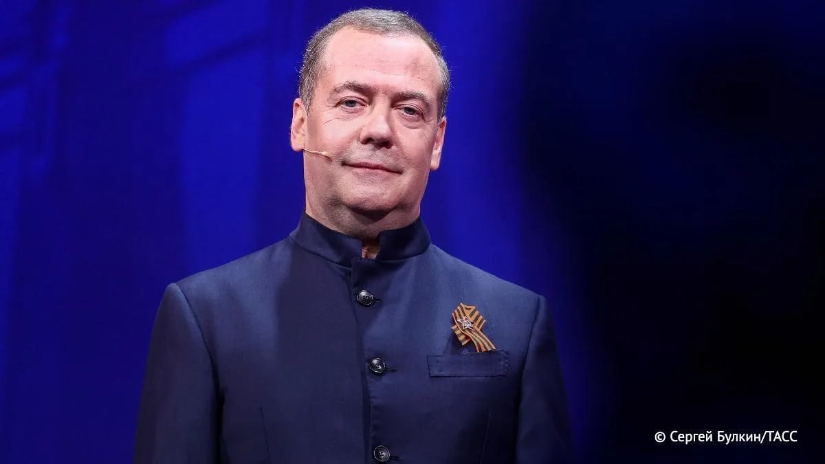 "Какой-то сюр!" Предложение Зеленского помощи странам Ближнего Востока сюрреалистично, заявил Медведев: