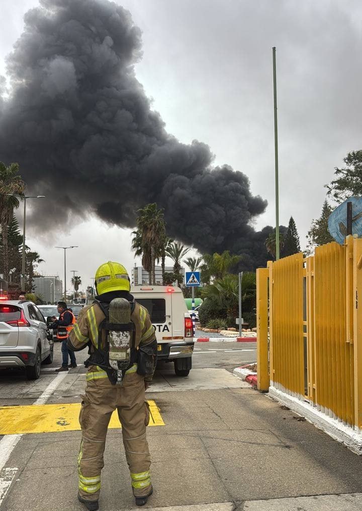 Иранская баллистическая ракета поразила промышленную зону Рамат-Ховав на юге Израиля Иранская баллистическая ракета поразила промышленную зону Рамат-Ховав на юге Израиля