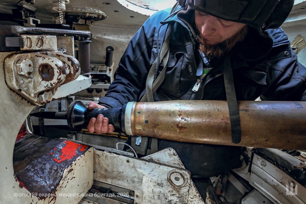 Учебные стрельбы редкого словенского танка M-55S, стоящего на вооружении 159-й ОМБр ВСУ Учебные стрельбы редкого словенского танка M-55S, стоящего на вооружении 159-й ОМБр ВСУ