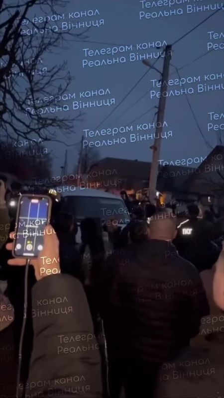 Ганьба!. Винница. Всё село перекрыло дорогу бусу ТЦК