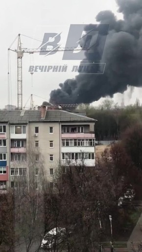 Новое видео гигантского пожара в Луцке публикуют соцсети