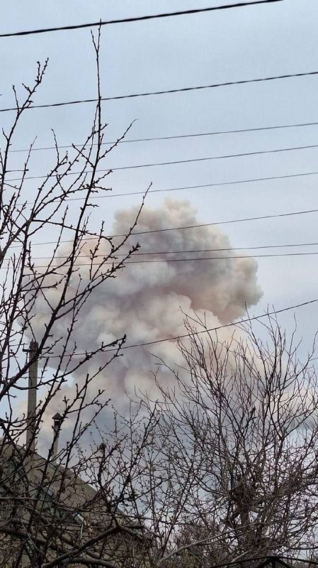 В Павлограде Днепропетровской области Украины все утро работают "Герани"