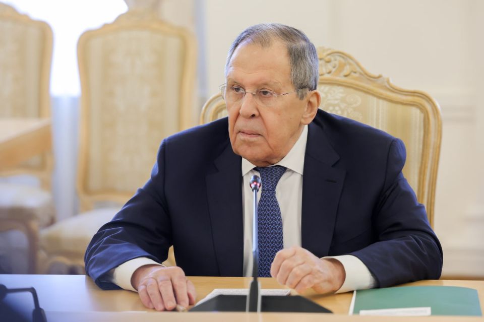 3 апреля Министр иностранных дел Российской Федерации С.В.Лавров провёл переговоры с Министром иностранных дел, международного сотрудничества и по вопросам египтян за рубежом Арабской Республики Египет Бадром Абдельати... 3 апреля Министр иностранных дел Российской Федерации С.В.Лавров провёл переговоры с Министром иностранных дел, международного сотрудничества и по вопросам египтян за рубежом Арабской Республики Египет Бадром Абдельати...