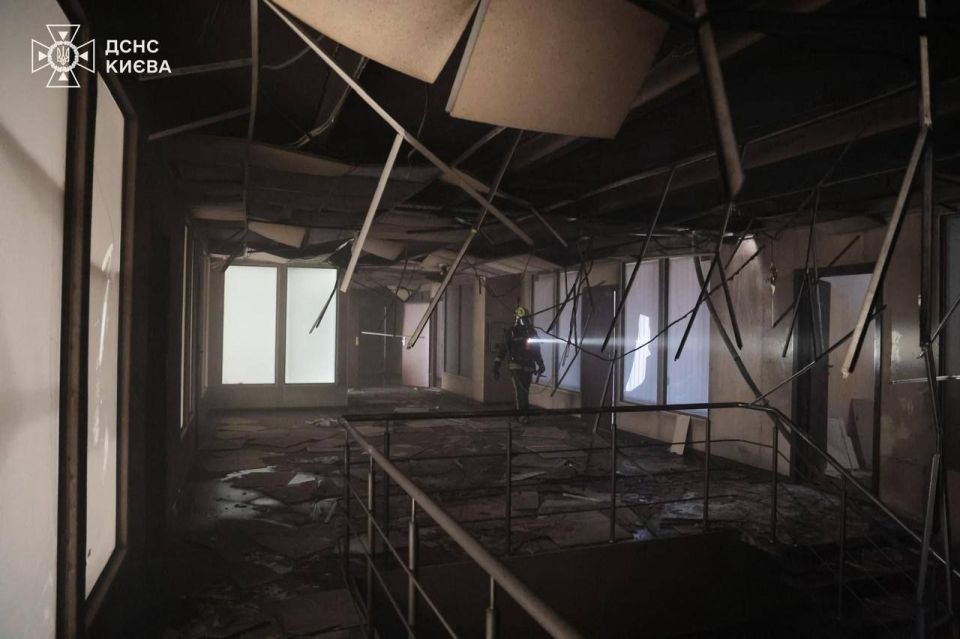 В Киеве ночью горели склады после ударов