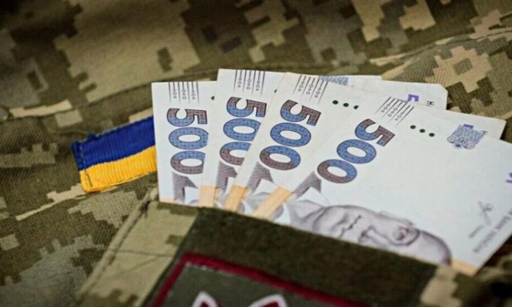 Солдаты отдают зарплатные карты командирам, чтобы слинять с передовой