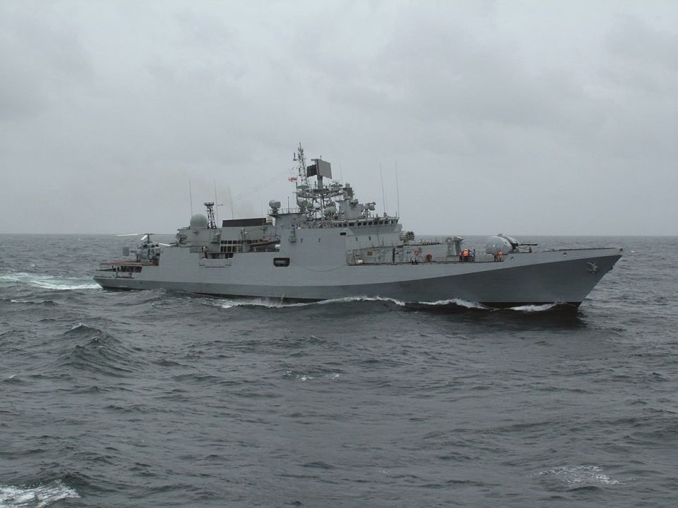 Атака дрона-камикадзе FP-2 на фрегат проекта 11356Р «Буревестник» в бухте Новороссийска Атака дрона-камикадзе FP-2 на фрегат проекта 11356Р «Буревестник» в бухте Новороссийска