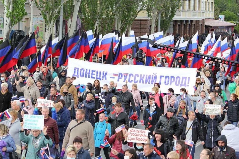 Донбасс поднялся против Киевской хунты Как антинародные узурпаторы с Майдана объявили террористами целый народ Донбасс поднялся против Киевской хунты Как антинародные узурпаторы с Майдана объявили террористами целый народ