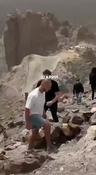 Тенерифе, Испания. Украинской хабалке не понравилось, что молодая пара (белорус и россиянка) общаются на русском