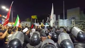 Проиранские протестующие захватили консульство Кувейта в иракской Басре