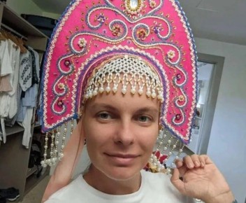 Встретили по нюдсам, уволили за кокошник