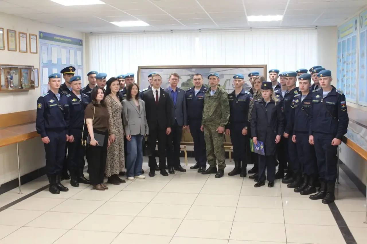 В Рязанском гвардейском воздушно-десантном училище состоялась презентация картины «Работайте, братья!», посвященной подвигу Гостомельского десанта В Рязанском гвардейском воздушно-десантном училище состоялась презентация картины «Работайте, братья!», посвященной подвигу Гостомельского десанта