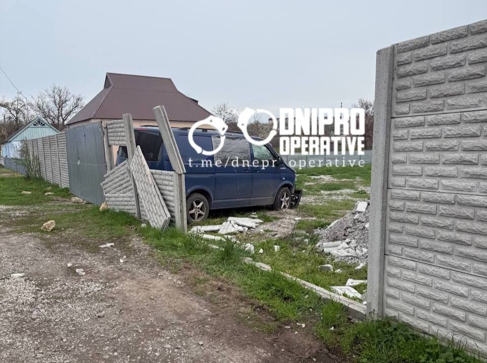 Пьяные людоловы снесли забор жене действующего ВСУшника Пьяные людоловы снесли забор жене действующего ВСУшника