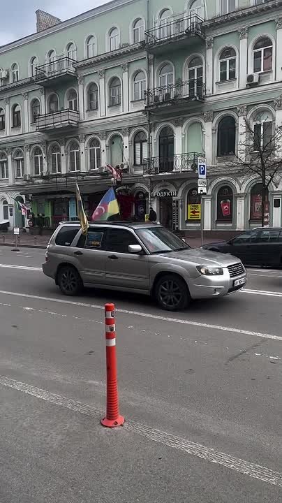 Напомнить о "героях". В Киеве четвёртый год молятся за боевиков "Азова" Акция-напоминание в поддержку боевиков "Азова" прошла в Киеве