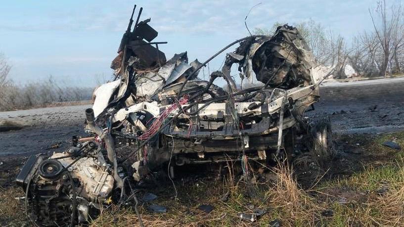 Ошметки автомобиля МОГ ВСУ, уничтоженный управляемой "Геранью"