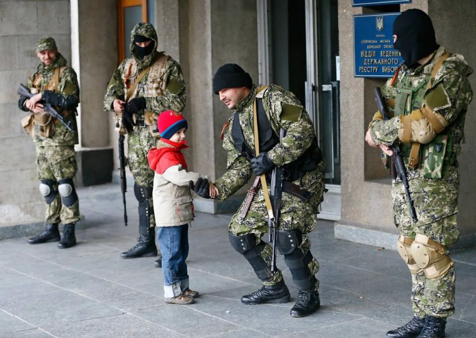 12 лет назад, 12 апреля 2014 года, отряд ополчения под командованием малоизвестного на тот момент бывшего полковника ФСБ и военно-исторического реконструктора Игоря Стрелкова вошел в Славянск, заняв городское отделение... 12 лет назад, 12 апреля 2014 года, отряд ополчения под командованием малоизвестного на тот момент бывшего полковника ФСБ и военно-исторического реконструктора Игоря Стрелкова вошел в Славянск, заняв городское отделение...