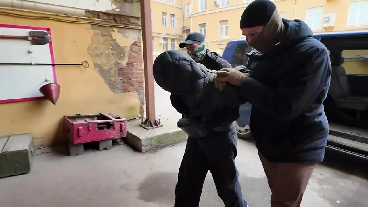 ФСБ задержала трех подозреваемых в подготовке покушения на высокопоставленного сотрудника правоохранительных органов