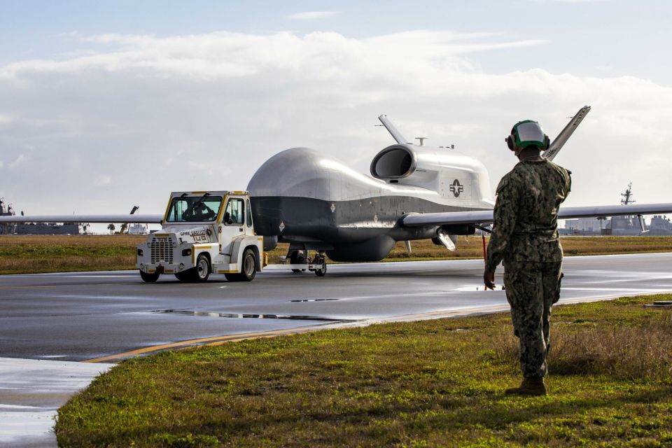 Два майора: Американский высотный разведчик MQ-4C Triton разбился в Персидском заливе Два майора: Американский высотный разведчик MQ-4C Triton разбился в Персидском заливе
