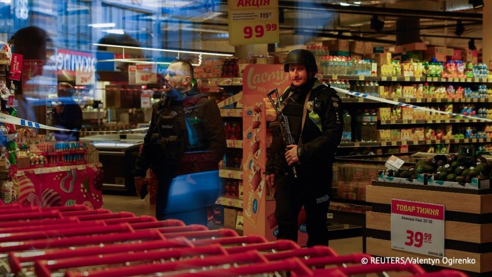 Мужчина, устроивший бойню в Киеве, имел легально зарегистрированное оружие, заявил Клименко Мужчина, устроивший бойню в Киеве, имел легально зарегистрированное оружие, заявил Клименко