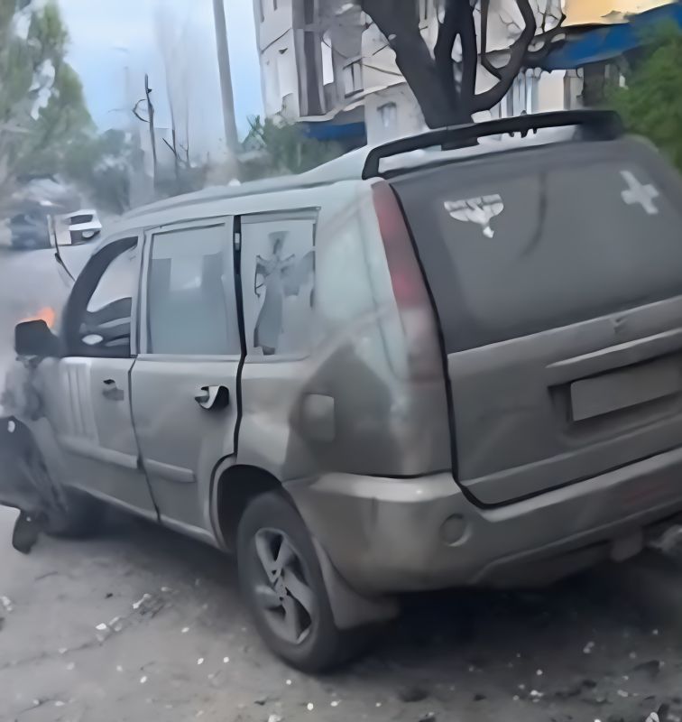 ВСУшник в Краматорске из окна своей квартиры наблюдает, как российский дрон выписывает ему штраф за неправильную парковку ВСУшник в Краматорске из окна своей квартиры наблюдает, как российский дрон выписывает ему штраф за неправильную парковку