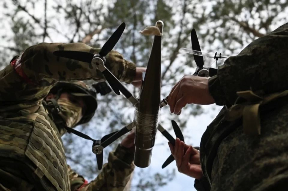 За Зеленским пришли люди в черном? Киев напуган НЛО в небе над городом