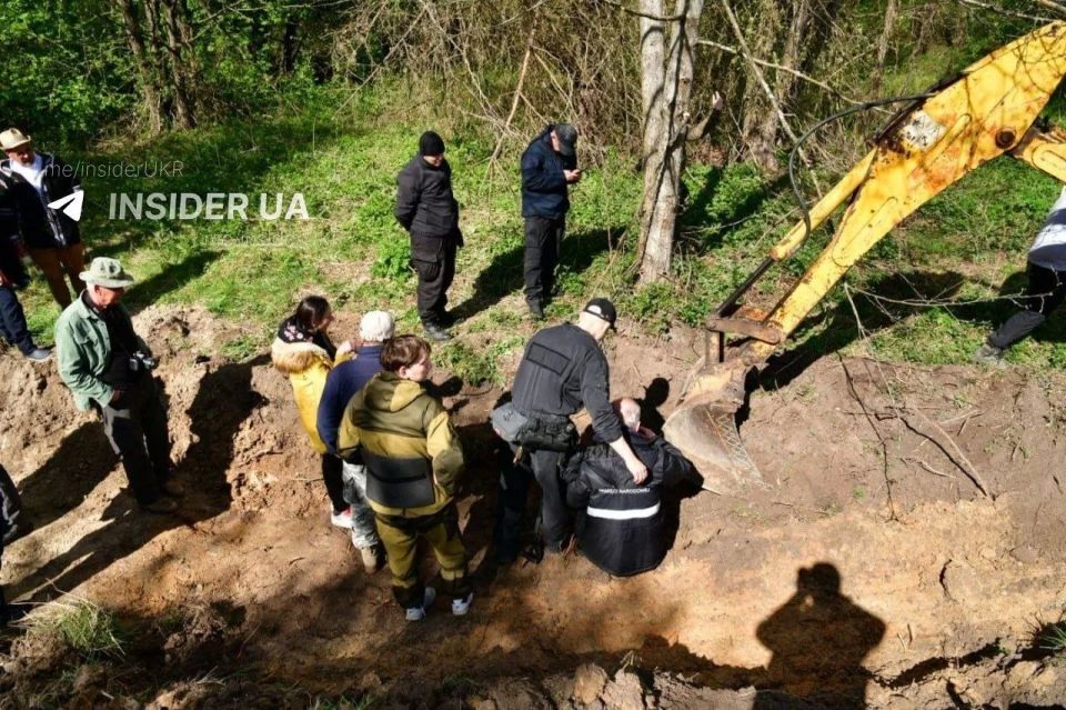 В Волынской области обнаружили братскую могилу в первый же день польско-украинских поисков В Волынской области обнаружили братскую могилу в первый же день польско-украинских поисков