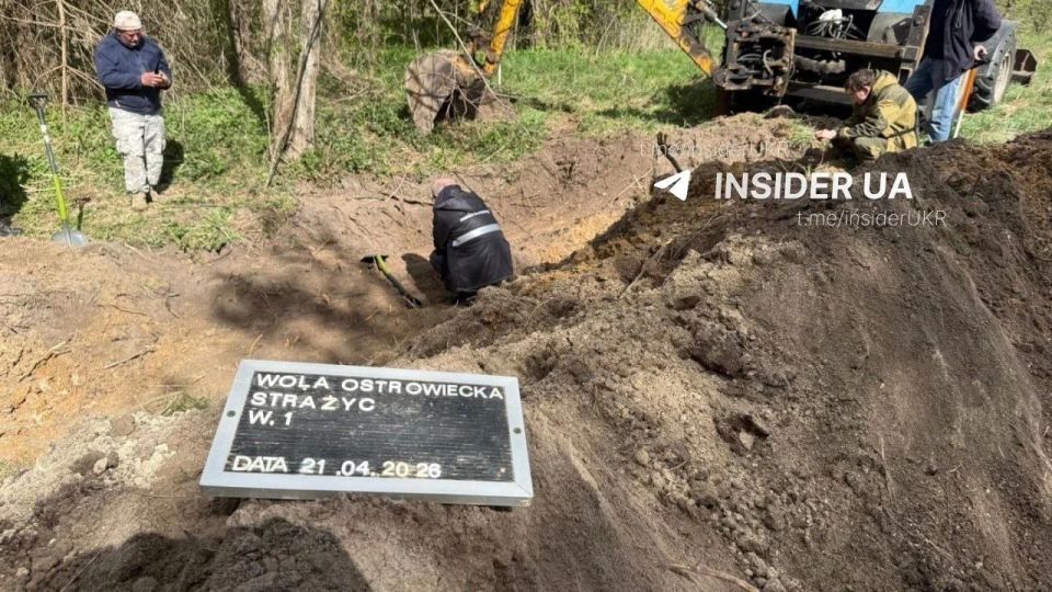 В Волынской области обнаружили братскую могилу в первый же день польско-украинских поисков В Волынской области обнаружили братскую могилу в первый же день польско-украинских поисков