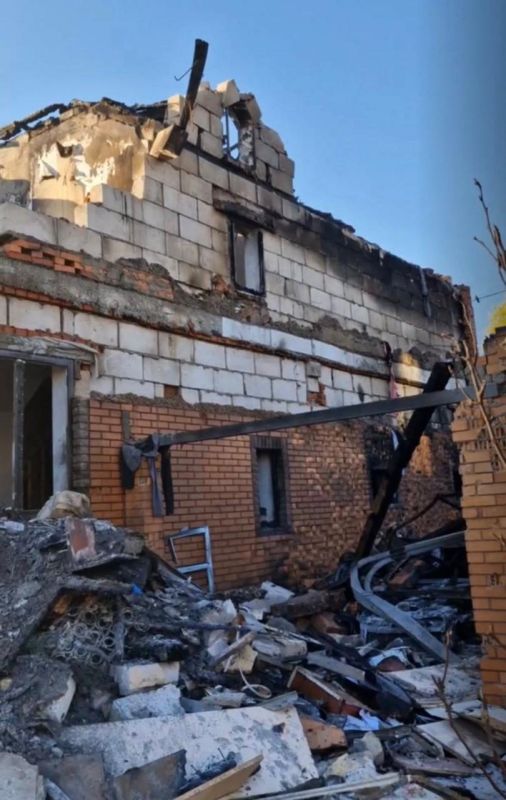 Советник министра обороны Украины показал, что осталось от его дома после атаки "Герани" Советник министра обороны Украины показал, что осталось от его дома после атаки "Герани"