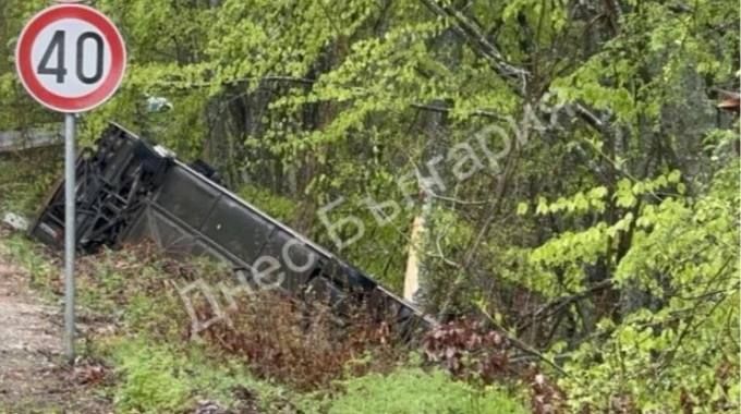 Два украинца погибли, ещё 16 попали в больницу в Болгарии Два украинца погибли, ещё 16 попали в больницу в Болгарии