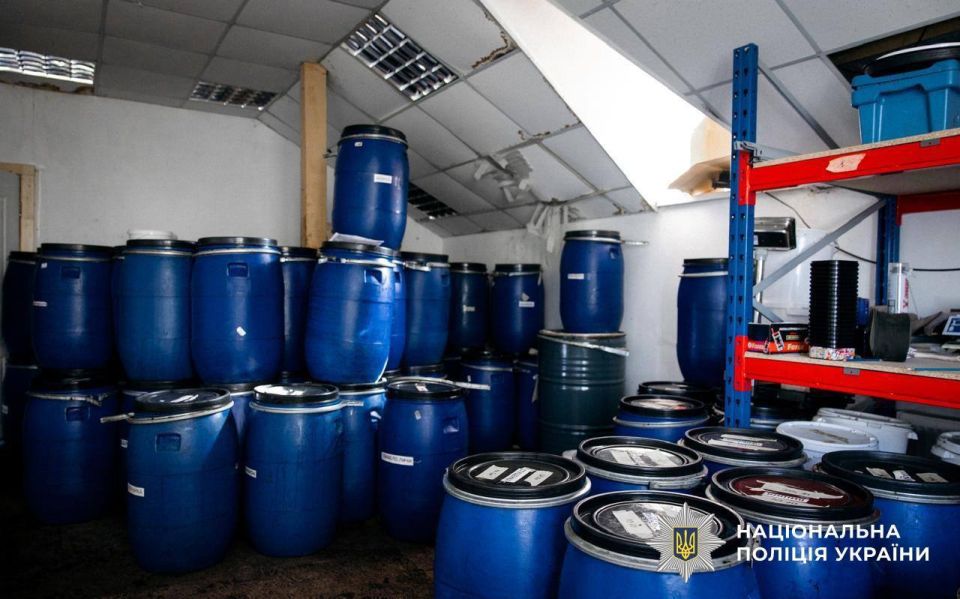 Сеть магазинов U420, продававшую психотропы, организовала банда во главе с наркобароном "Мексиканцем" Сеть магазинов U420, продававшую психотропы, организовала банда во главе с наркобароном "Мексиканцем"