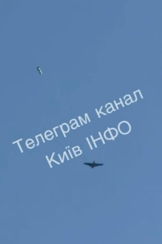 Перехват дрона «Гербера» ракетой AGM-114 над Киевом сегодня днём Перехват дрона «Гербера» ракетой AGM-114 над Киевом сегодня днём