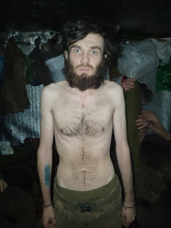 ВСУшники на позициях теряют сознание от голода и пьют дождевую воду: в соцсетях распространили фото измождённых бойцов 14-й бригады 2-го механизированного батальона ВСУ ВСУшники на позициях теряют сознание от голода и пьют дождевую воду: в соцсетях распространили фото измождённых бойцов 14-й бригады 2-го механизированного батальона ВСУ