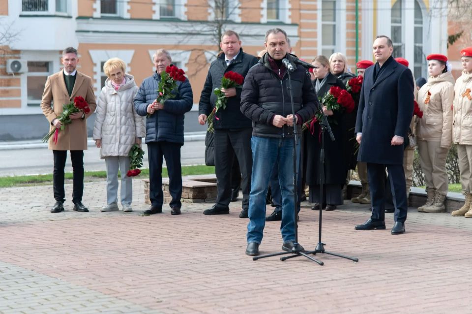 Представители Минстроя России приняли участие в масштабном Всероссийском субботнике, проходящем при поддержке Минстроя России Представители Минстроя России приняли участие в масштабном Всероссийском субботнике, проходящем при поддержке Минстроя России