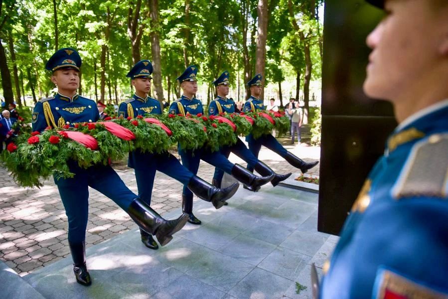 Посольство России в Киргизии: Посольство России в Киргизии: