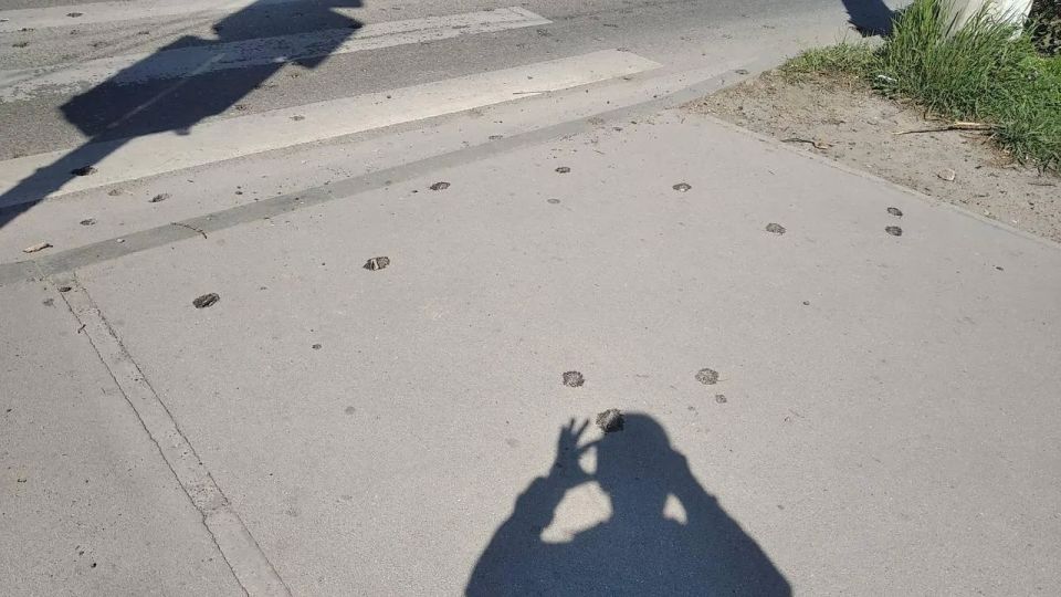 Выбоины от металлических шариков, которые были начинены украинские дроны, атаковавшие Севастополь минувшей ночью Выбоины от металлических шариков, которые были начинены украинские дроны, атаковавшие Севастополь минувшей ночью