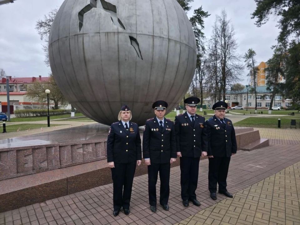 #важныедаты. #26апреля. Брянские транспортные полицейские отдали дань уважения жертвам радиационных катастроф В Брянске сотрудники транспортной полиции провели памятное мероприятие, посвященное участникам ликвидации... #важныедаты. #26апреля. Брянские транспортные полицейские отдали дань уважения жертвам радиационных катастроф В Брянске сотрудники транспортной полиции провели памятное мероприятие, посвященное участникам ликвидации...