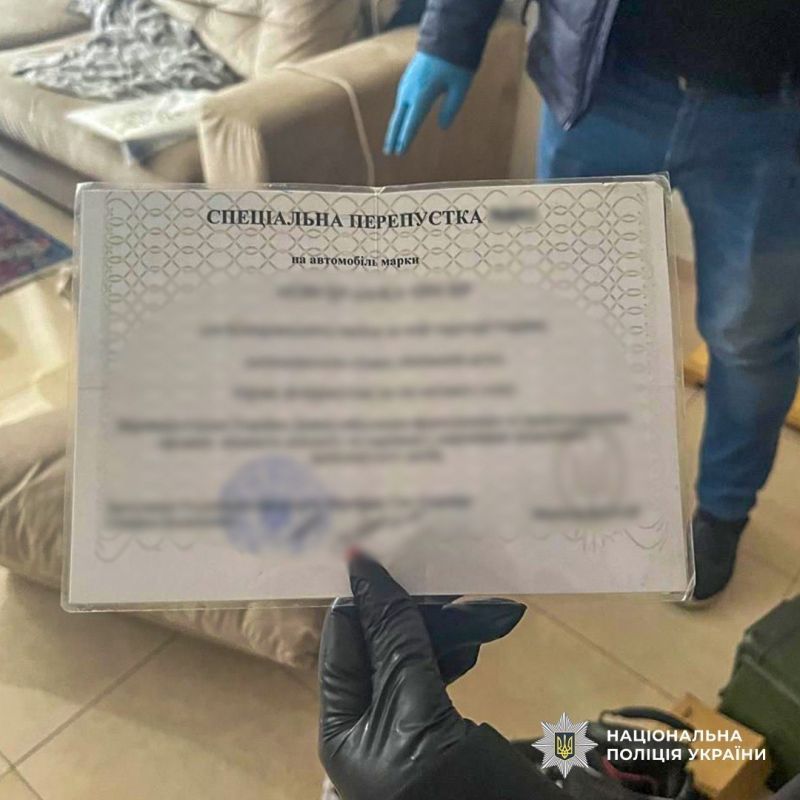 Подробности задержания в Одессе банды вымогателей, которые использовали машину на фальшивых американских дипломатических номерах Подробности задержания в Одессе банды вымогателей, которые использовали машину на фальшивых американских дипломатических номерах