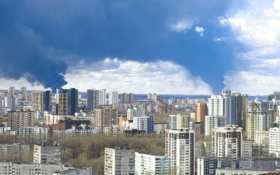 ВСУ ударили по объектам «Лукойла» в Перми: в городе уже два пожара ВСУ ударили по объектам «Лукойла» в Перми: в городе уже два пожара