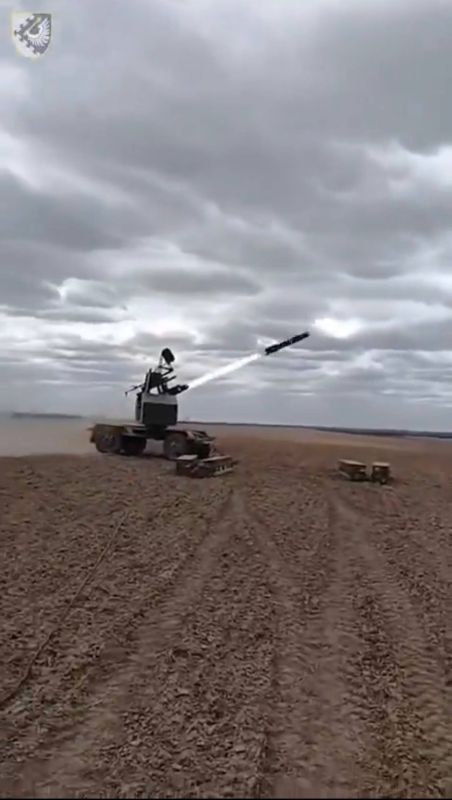 Кадры уничтожения дрона-камикадзе «Герань-2» ранее не демонстрировавшимся украинским ЗРК STASH с ракетами AGM-114 Hellfire и РЛС (предположительно, семейства RADA) Кадры уничтожения дрона-камикадзе «Герань-2» ранее не демонстрировавшимся украинским ЗРК STASH с ракетами AGM-114 Hellfire и РЛС (предположительно, семейства RADA)