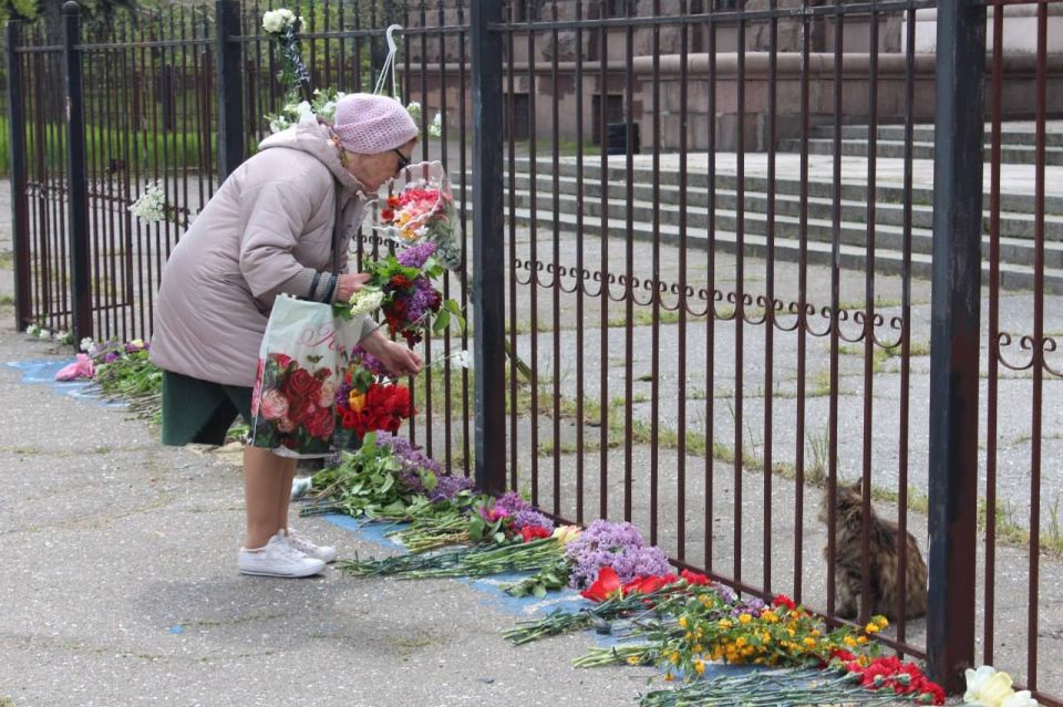Площадь Куликово поле около Дома профсоюзов в Одессе с утра оцеплена полицией и Национальной гвардией Площадь Куликово поле около Дома профсоюзов в Одессе с утра оцеплена полицией и Национальной гвардией