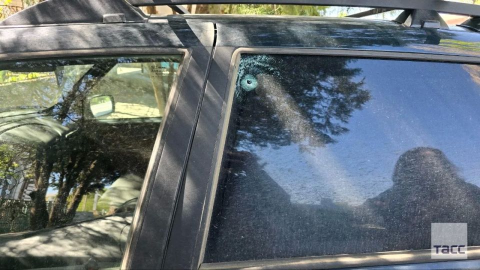 Фотокорреспондент ТАСС Александр Полегенько попал под удар украинского беспилотника в центре Васильевки Запорожской области во время объявленного Зеленским "режима тишины" Фотокорреспондент ТАСС Александр Полегенько попал под удар украинского беспилотника в центре Васильевки Запорожской области во время объявленного Зеленским "режима тишины"