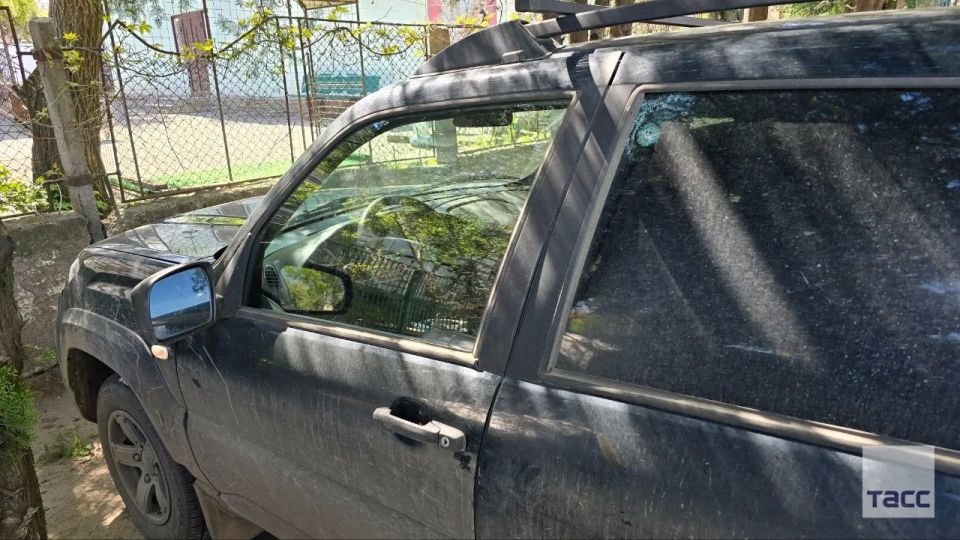 Фотокорреспондент ТАСС Александр Полегенько попал под удар украинского беспилотника в центре Васильевки Запорожской области во время объявленного Зеленским "режима тишины" Фотокорреспондент ТАСС Александр Полегенько попал под удар украинского беспилотника в центре Васильевки Запорожской области во время объявленного Зеленским "режима тишины"