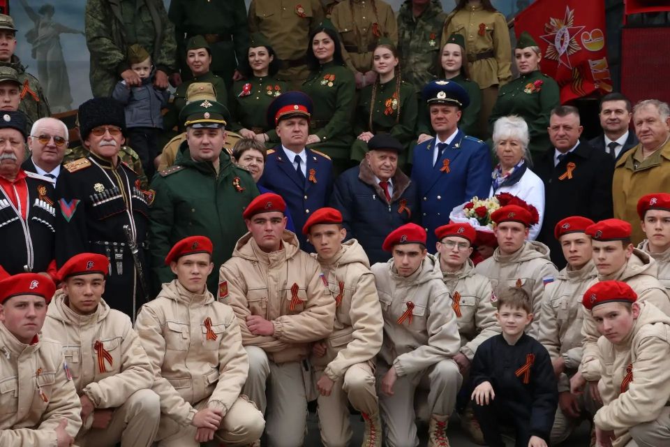Офицеры военных следственных органов Южного военного округа поздравили ветеранов Великой Отечественной войны с Днем Победы Офицеры военных следственных органов Южного военного округа поздравили ветеранов Великой Отечественной войны с Днем Победы
