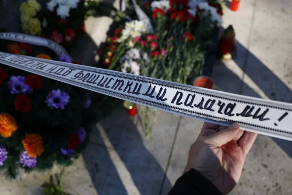 В странах бывшего СССР продолжают отмечать День Победы — с маршами, возложением цветов и обращениями лидеров государств, сообщает канал Sputnik Ближнее зарубежье Беларусь, Минск В странах бывшего СССР продолжают отмечать День Победы — с маршами, возложением цветов и обращениями лидеров государств, сообщает канал Sputnik Ближнее зарубежье Беларусь, Минск